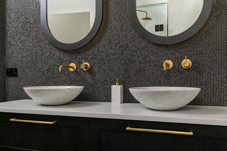 Photo of property in 1/27 Summer Street, Stanley Point, Auckland, 0624