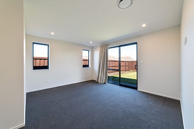 Photo of property in 7 Mccahon Drive, Rangiora, 7400