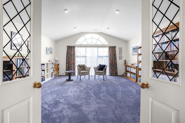 Photo of property in 15 Wood Street, Greytown, 5712