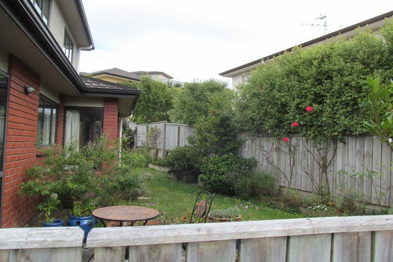 Photo of property in 44 Te Puia Drive, Aotea, Porirua, 5024