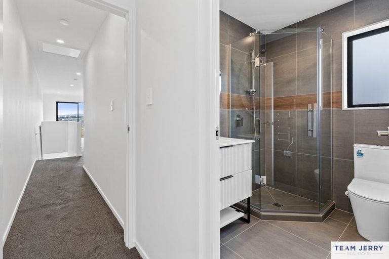 Photo of property in 49 Whare Kauri Road, Papakura, 2110