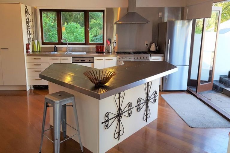 Photo of property in 6a Channel View Road, Campbells Bay, Auckland, 0630