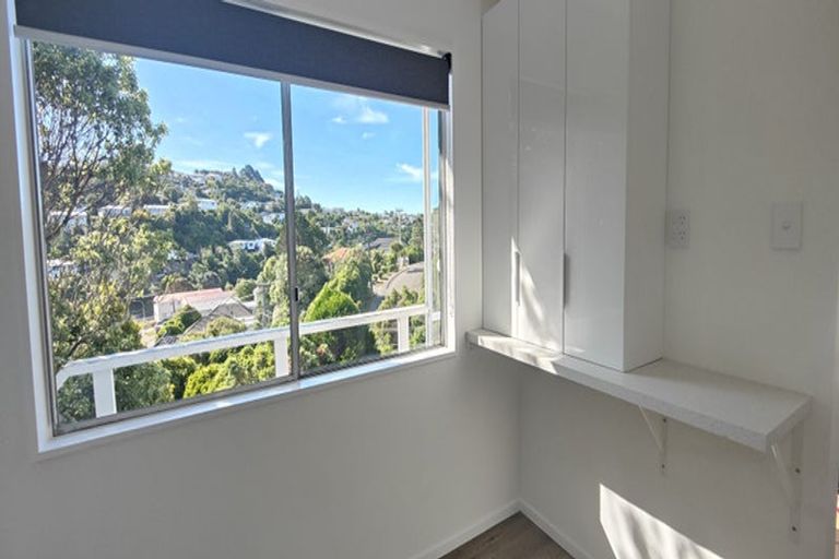 Photo of property in 2/4 Glanmire Road, Newlands, Wellington, 6037