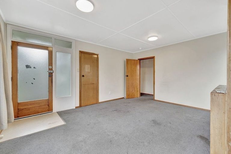 Photo of property in 21 Ealing Street, Redwood, Christchurch, 8051