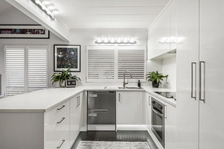 Photo of property in 3 Sandiacre Way, Browns Bay, Auckland, 0630