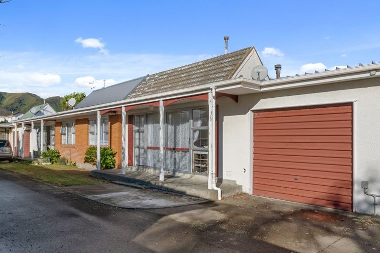 Photo of property in 2/14 Fuller Grove, Woburn, Lower Hutt, 5010