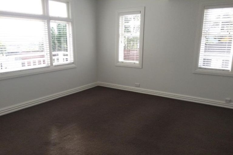 Photo of property in 465 East Coast Road, Murrays Bay, Auckland, 0630