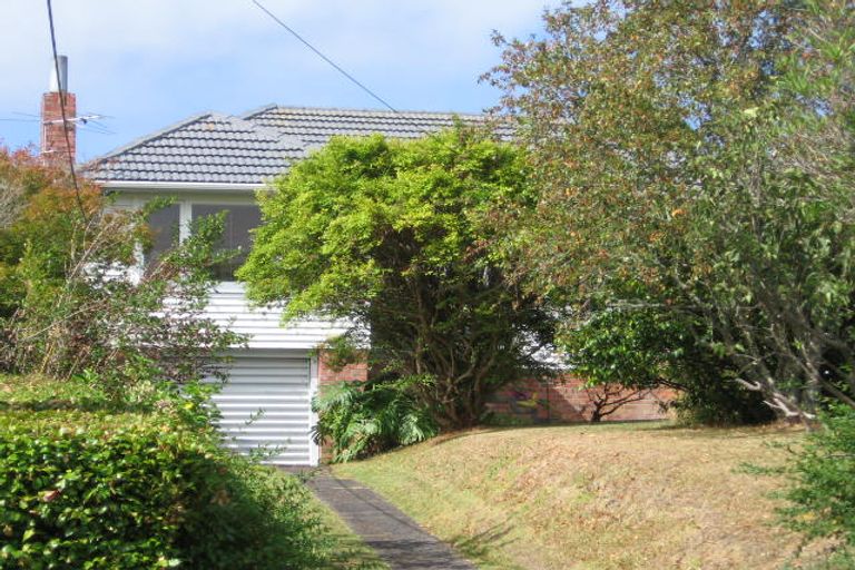 Photo of property in 8 Barron Drive, Green Bay, Auckland, 0604
