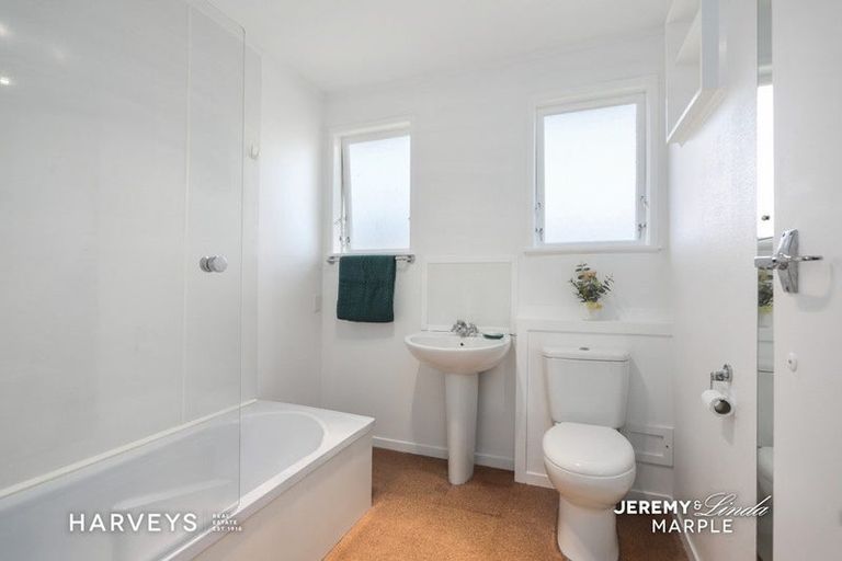 Photo of property in 11 Denyer Place, New Lynn, Auckland, 0600
