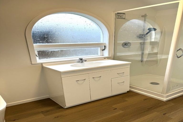 Photo of property in 8 Alan Avenue, Henderson, Auckland, 0610