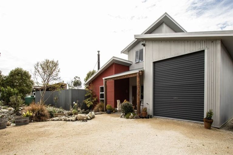 Photo of property in 14 Butlers Road, Ruatapu, Hokitika, 7883