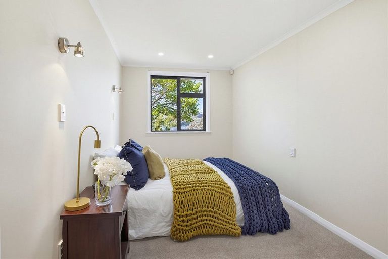 Photo of property in 94 Mana View Road, Paremata, Porirua, 5026