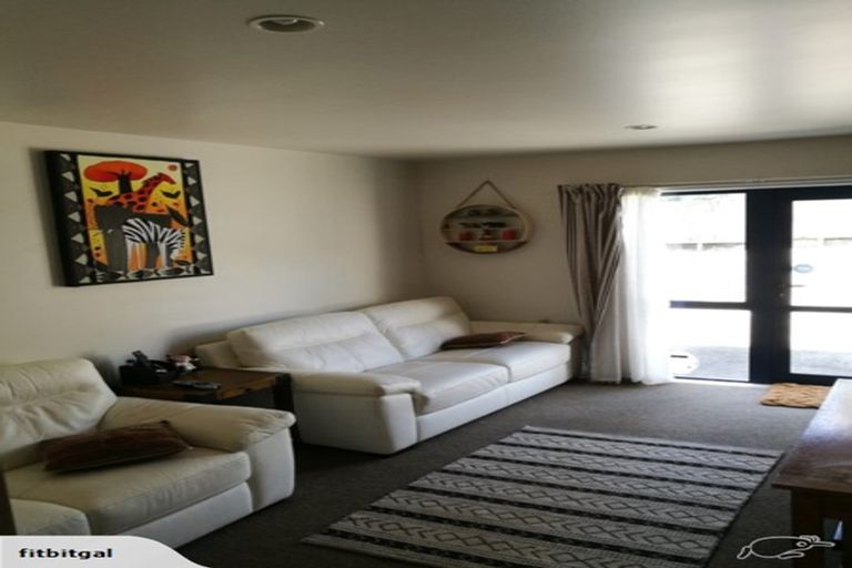 Photo of property in 1/13 John Jennings Drive, Oteha, Auckland, 0632