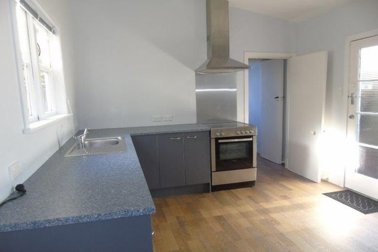 Photo of property in 12 Edge Hill, Mount Victoria, Wellington, 6011