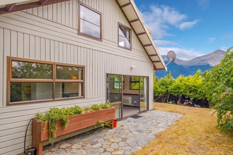 Photo of property in 29 Oregon Drive, Kelvin Heights, Queenstown, 9300