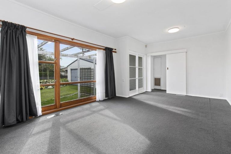 Photo of property in 16 Oxford Street, Fairfield, Hamilton, 3214
