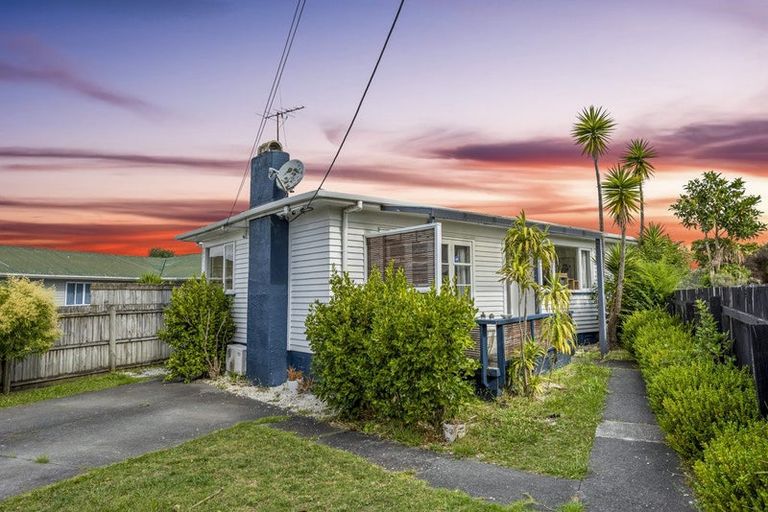 Photo of property in 1c Kuaka Place, New Lynn, Auckland, 0600