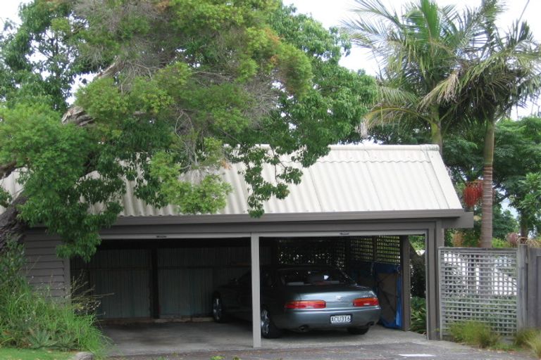 Photo of property in 112 Island Bay Road, Beach Haven, Auckland, 0626
