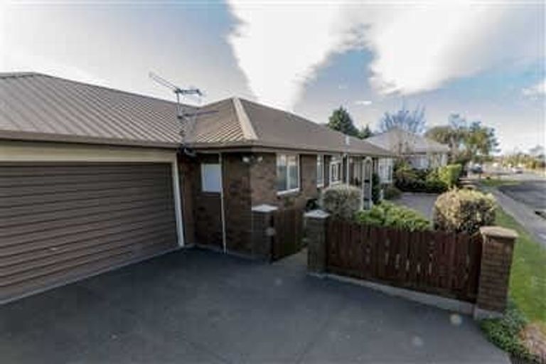 Photo of property in 102 Peverel Street, Riccarton, Christchurch, 8041