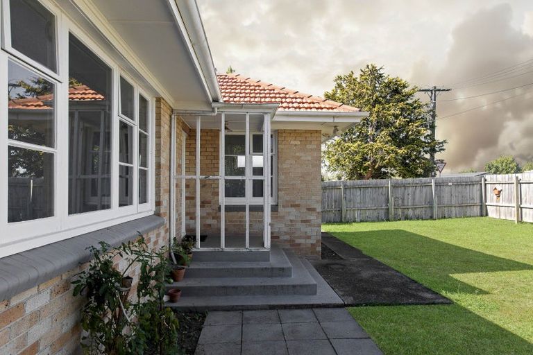 Photo of property in 2 Old Farm Road, Hamilton East, Hamilton, 3216