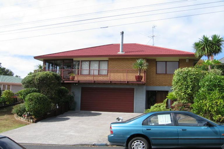 Photo of property in 6a Barron Drive, Green Bay, Auckland, 0604