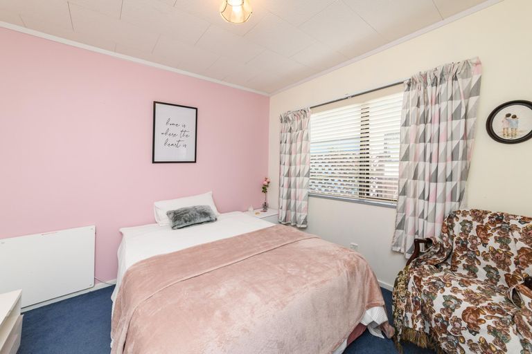 Photo of property in 72 Geraldine Crescent, Cloverlea, Palmerston North, 4412