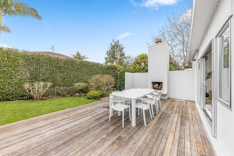 Photo of property in 16 Prestige Place, Castor Bay, Auckland, 0620