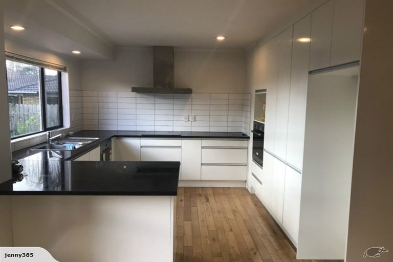 Photo of property in 21 West Fairway, Golflands, Auckland, 2013