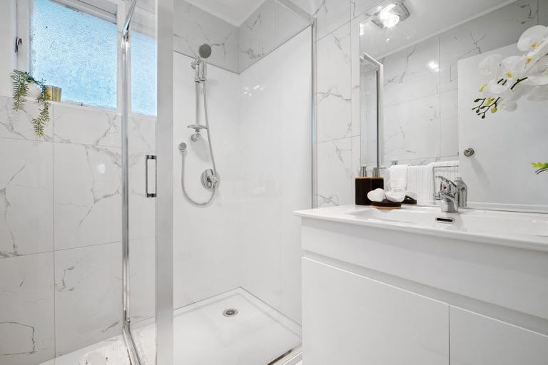 Photo of property in 39 Cottingham Crescent, Mangere East, Auckland, 2024