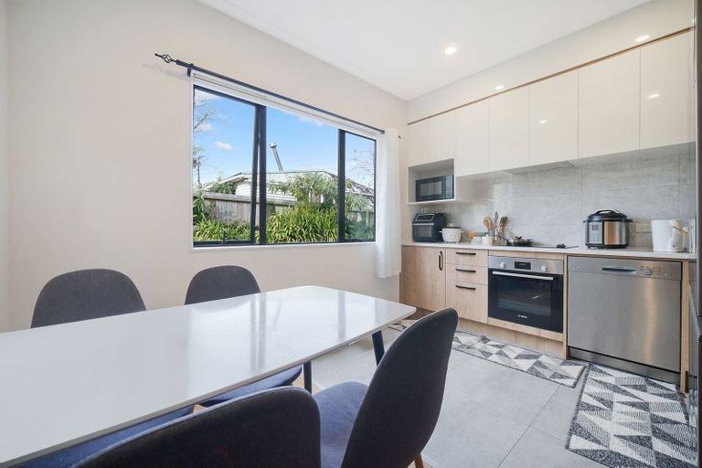 Photo of property in 12/9 Schnapper Rock Road, Greenhithe, Auckland, 0632