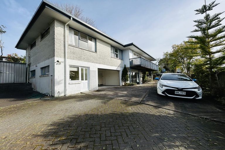 Photo of property in 1 Hume Drive, Hillcrest, Auckland, 0627
