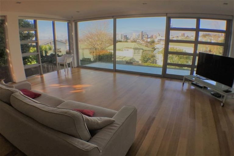 Property details for 32 Hackett Street, Saint Marys Bay, Auckland, 1011