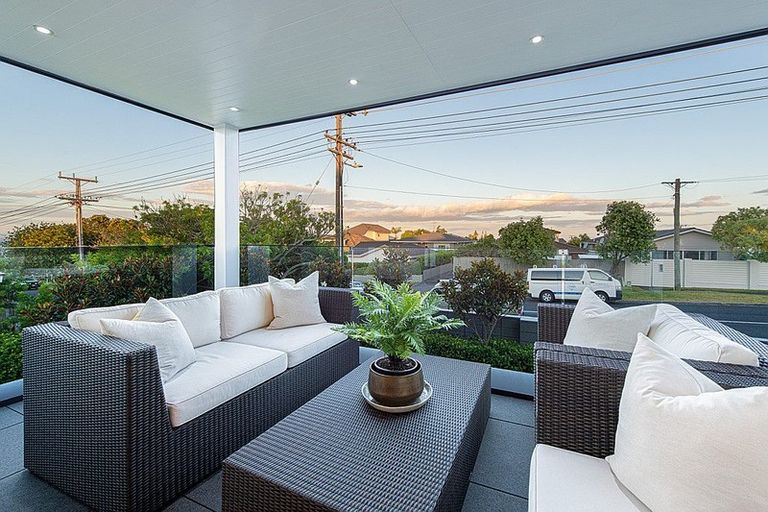 Photo of property in 4a Rothesay Bay Road, Rothesay Bay, Auckland, 0630