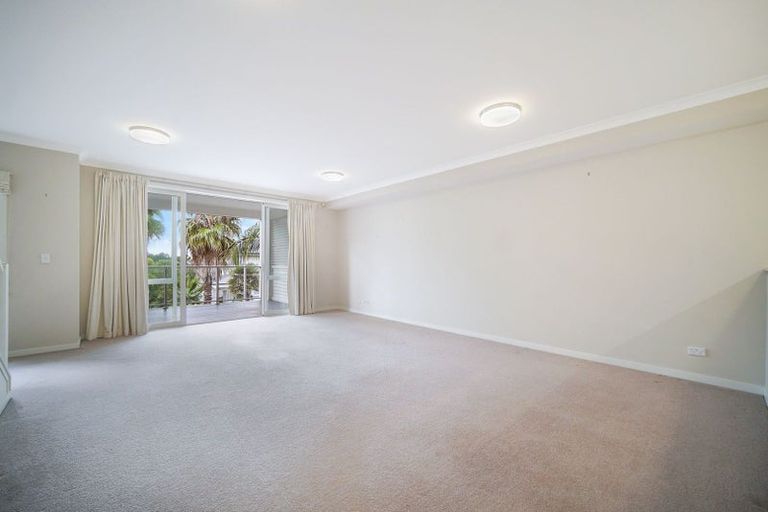 Photo of property in 33 Landmark Terrace, Orewa, 0931