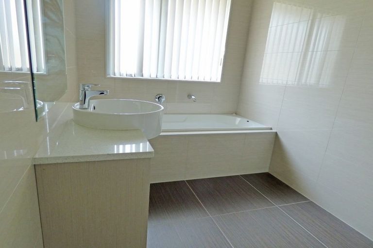 Photo of property in 7 Erceg Way, Rosehill, Papakura, 2113