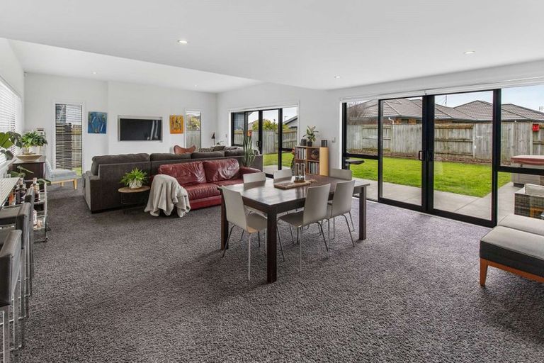 Photo of property in 79 Rosalie Terrace, Kelvin Grove, Palmerston North, 4414