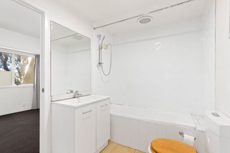 Photo of property in 14a Captain Scott Road, Glen Eden, Auckland, 0602
