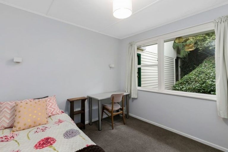 Photo of property in 25 Catherine Crescent, Paparangi, Wellington, 6037