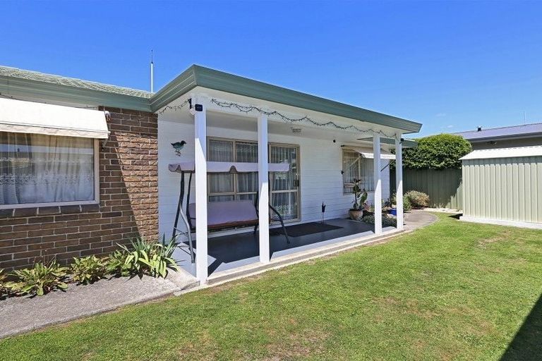 Photo of property in 2/1003 Caroline Road, Mayfair, Hastings, 4122