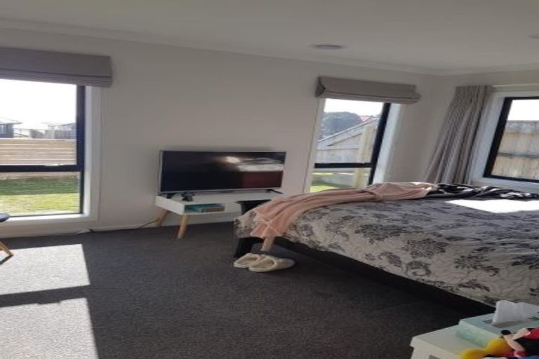 Photo of property in 42 Margaret Shields Avenue, Aotea, Porirua, 5024