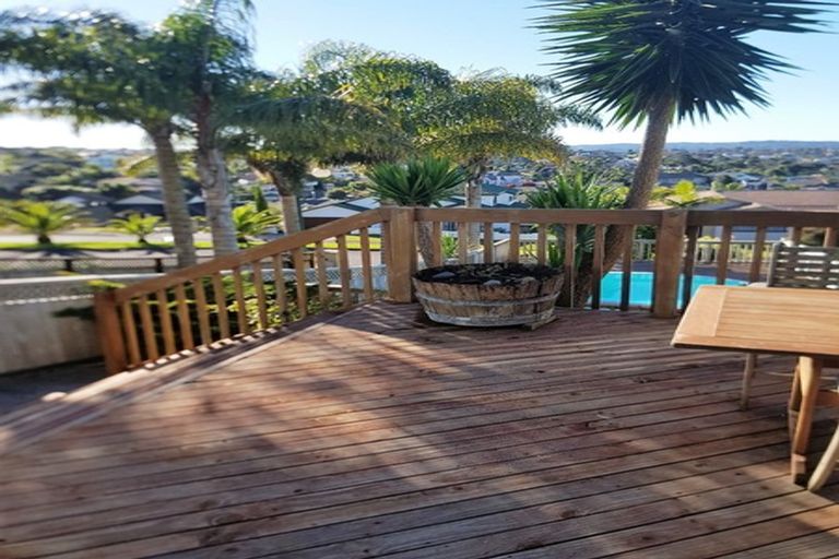 Photo of property in 14 Bonnard Place, West Harbour, Auckland, 0618