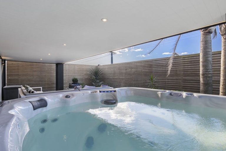 Photo of property in 112 Karewa Parade, Papamoa Beach, Papamoa, 3118