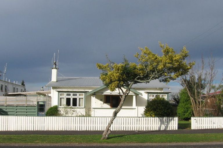 Photo of property in 2 Taniwha Street, Frankton, Hamilton, 3204