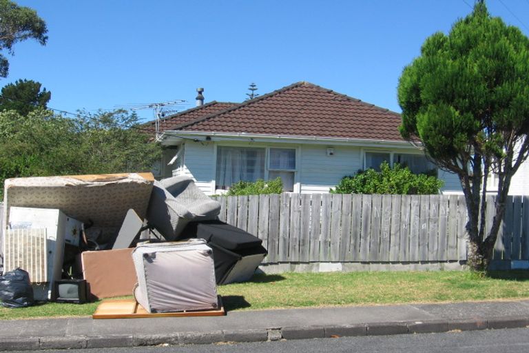 Photo of property in 112 Cobham Crescent, Kelston, Auckland, 0602