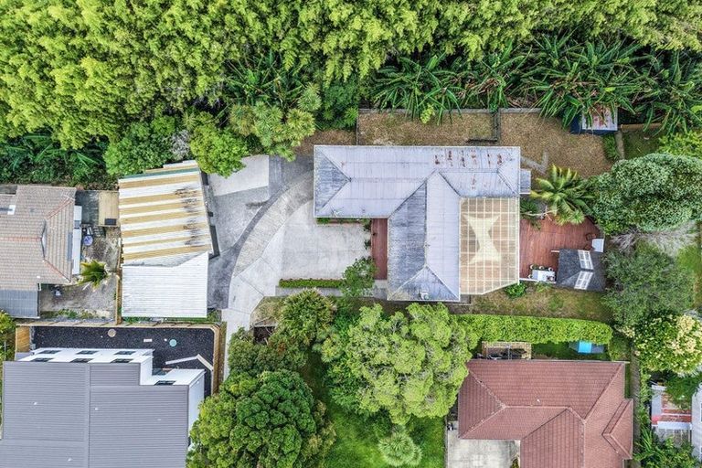 Photo of property in 24 Kingdale Road, Henderson, Auckland, 0610