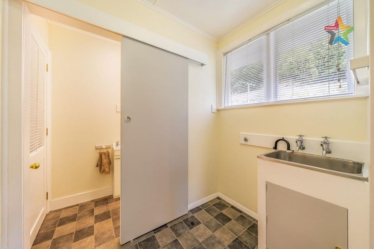 Photo of property in 42 Akatea Road, Korokoro, Lower Hutt, 5012
