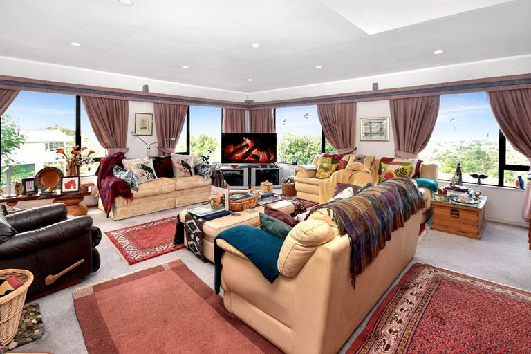 Photo of property in 105 Luckens Road, West Harbour, Auckland, 0618