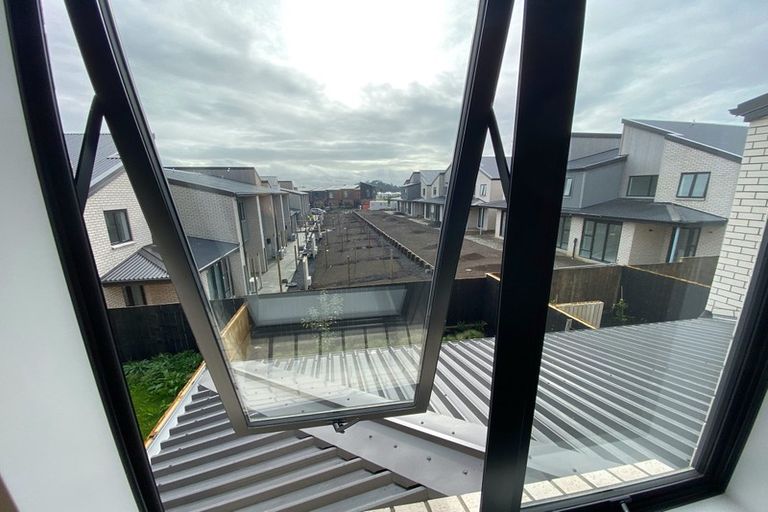 Photo of property in 8 Desalt Drive, Hobsonville, Auckland, 0616