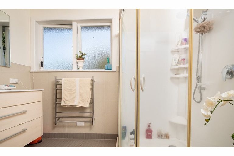 Photo of property in 9 Lowtherhurst Road, Massey, Auckland, 0614