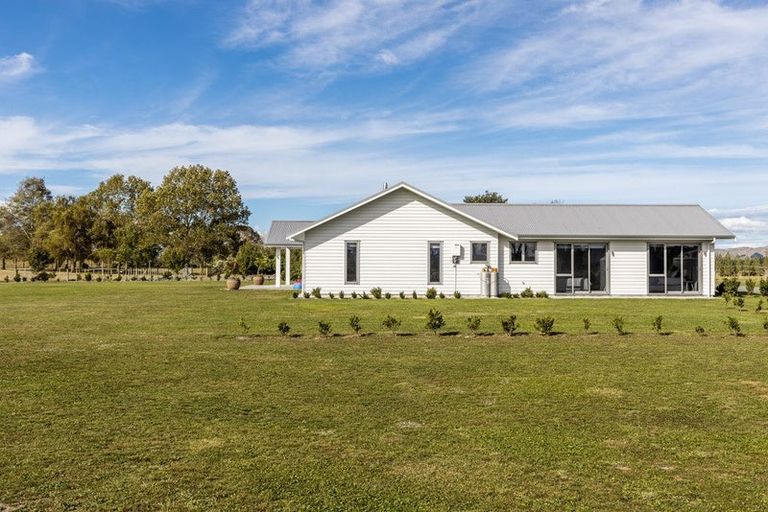 Photo of property in 470 Porangahau Road, Waipukurau, 4282
